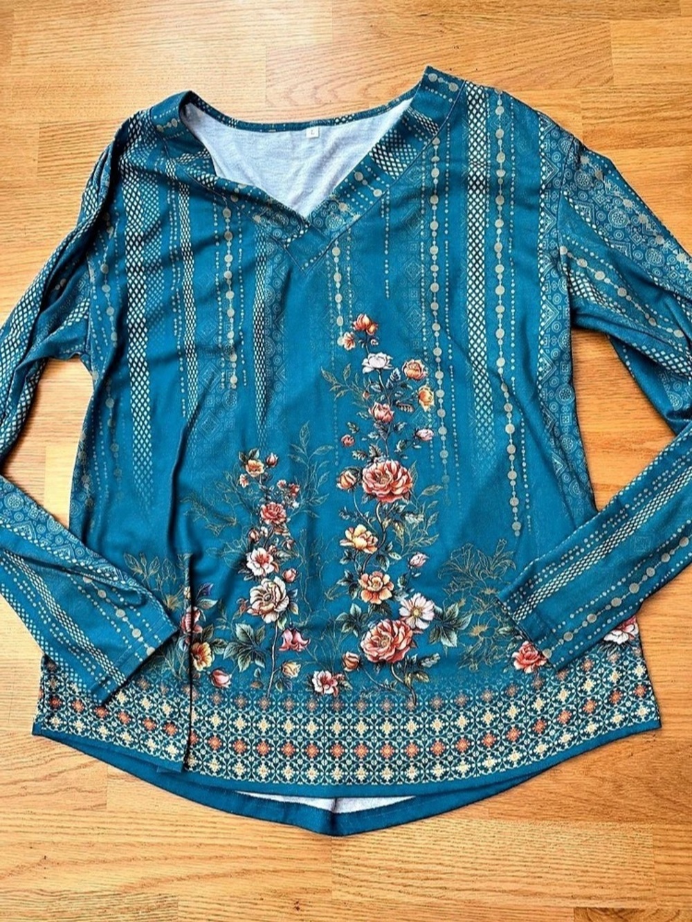 Floral Long Sleeve in Blue Size Large Like New